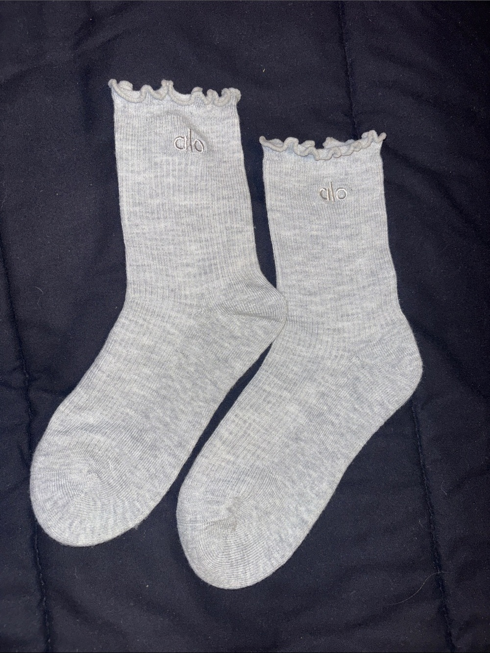 ALO Yoga Light Gray Ribbed Crew Socks with Ruffle Cuff size 5-9